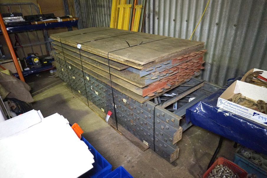 4 bay heavy duty boltless pallet racking, 2 shelve...