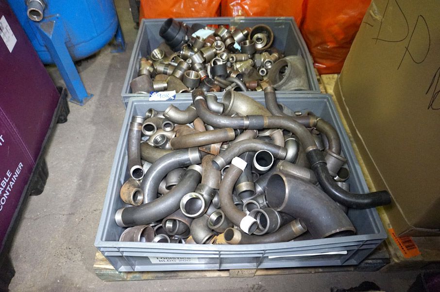 Qty various threaded pipe fittings - Lot Located a...