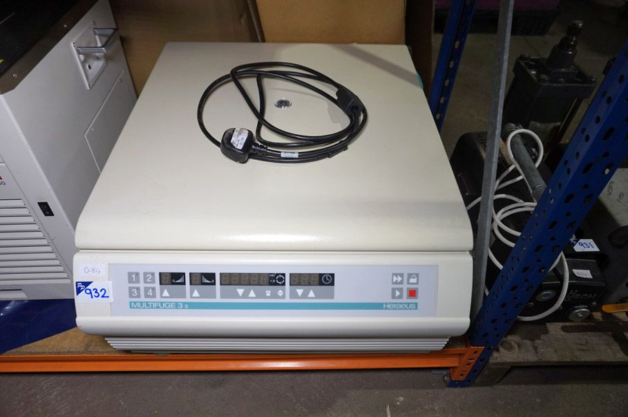Thermo Multifuge 3S centrifuge (powers up & runs)...