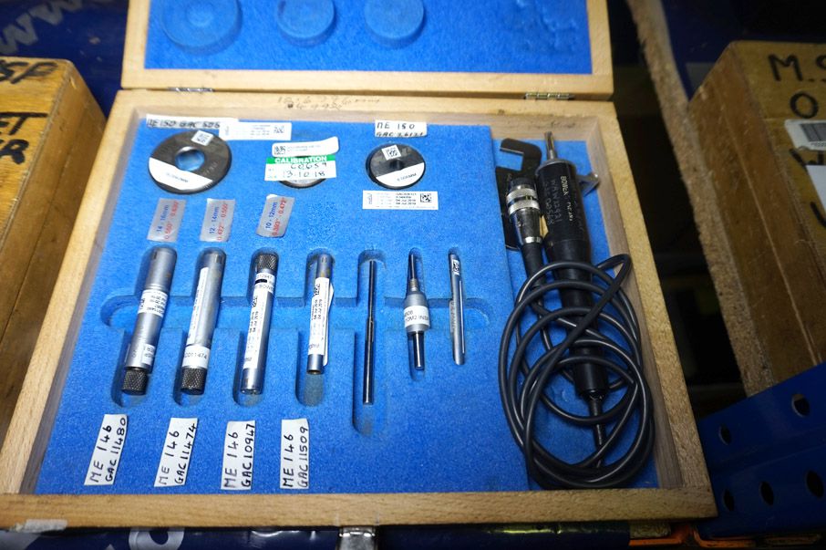 Bowers internal bore gauge set in box - Lot Locate...