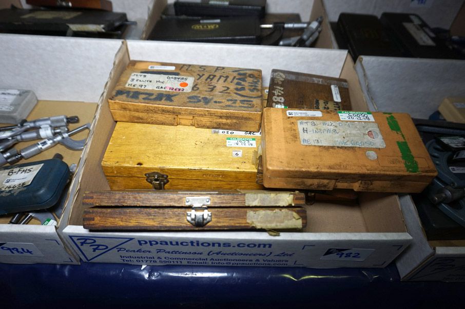 Qty various flute micrometers - Lot Located at: PP...