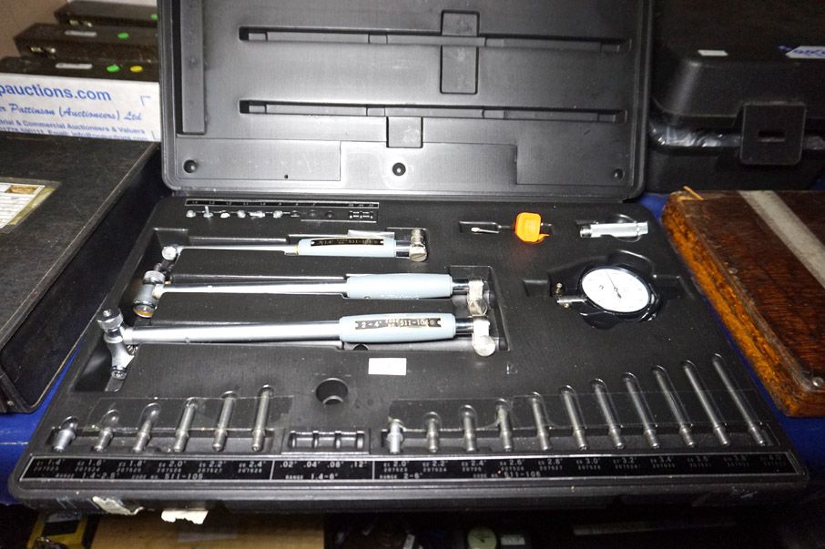 Mitutoyo bore clock set in case - Lot Located at:...