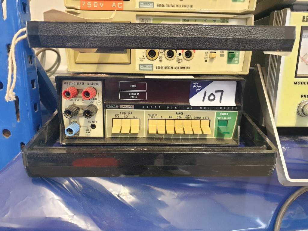 Fluke 8800A Digital multimeter