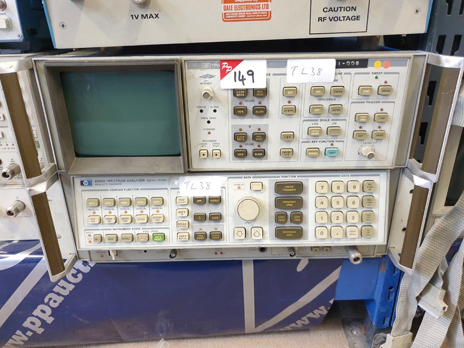 HP 8568A spectrum analyser with display section, 1...