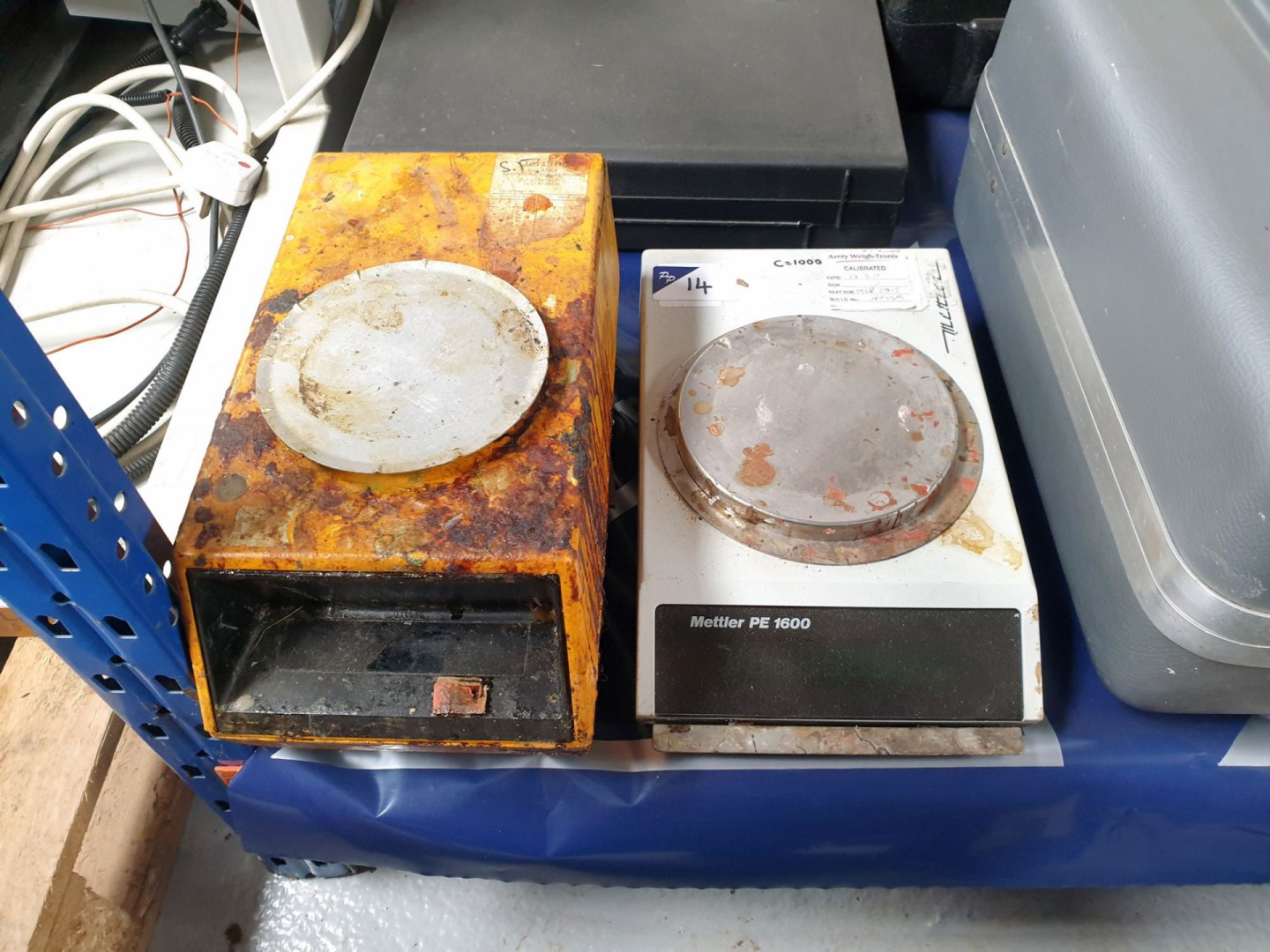 Mettler PE1600 & Sartorius 3709 balances (B491)