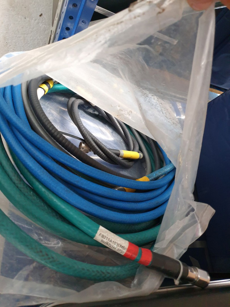 7x EIN-to-EIN cables in bag (B690)