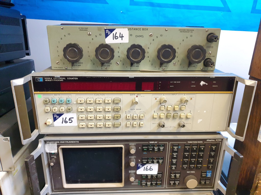 HP 5335A universal counter