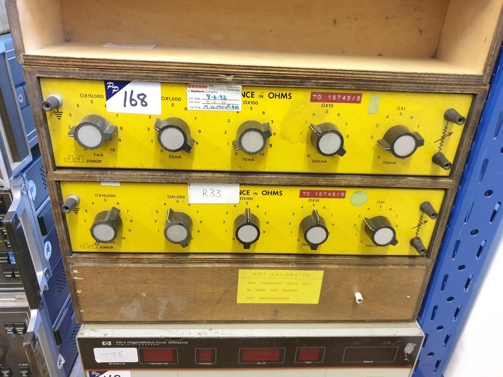 2x JJ junior resistance box in wooden case