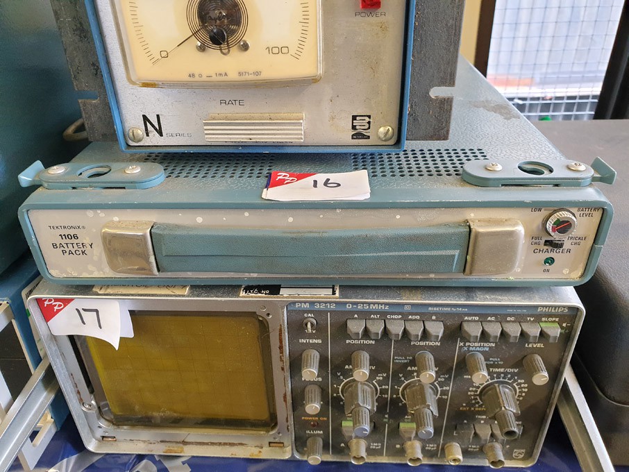 Tektronix 1106 battery pack - lot located at: PP S...