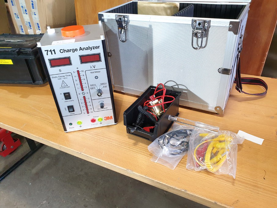 3M 711 charge analyser with accessories in transit...