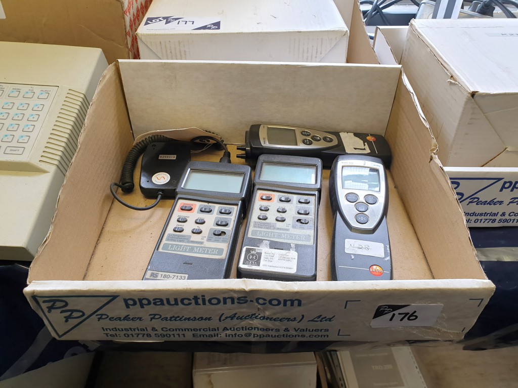 2x RS 180-7133 light meters, 2x Testo 512 thermome...