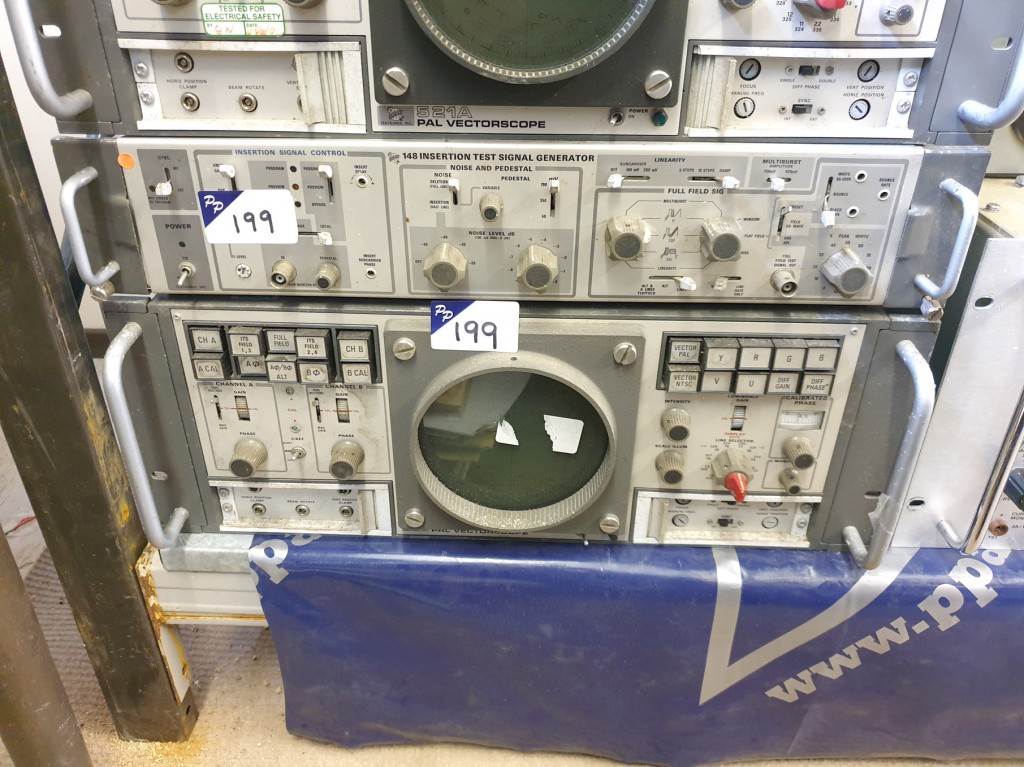 Tektronix 521A PAL Vectorscope with 148 insertion...