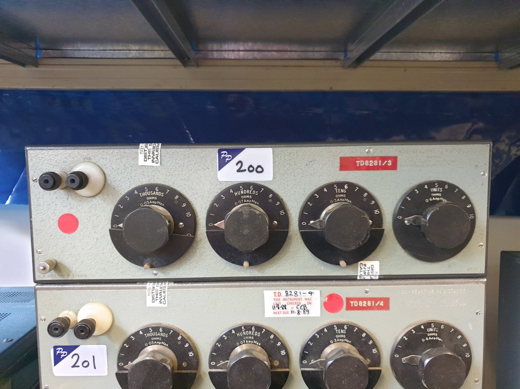 Sullivan AC 1044 resistance box, 0.05% accuracy