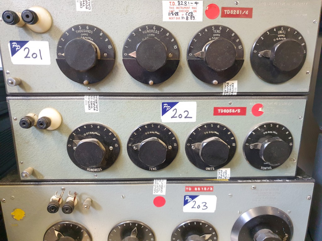 Sullivan AC 1010 resistance box, 0.05% accura...