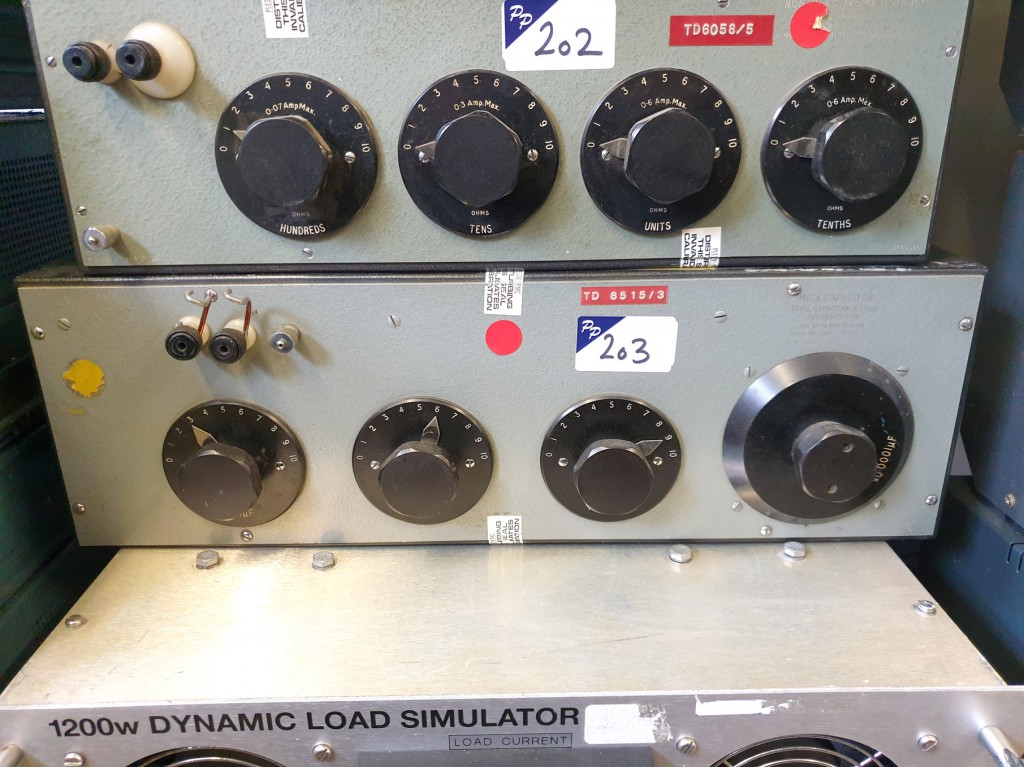 Sullivan C8700 capacitance box, 0.1% accuracy