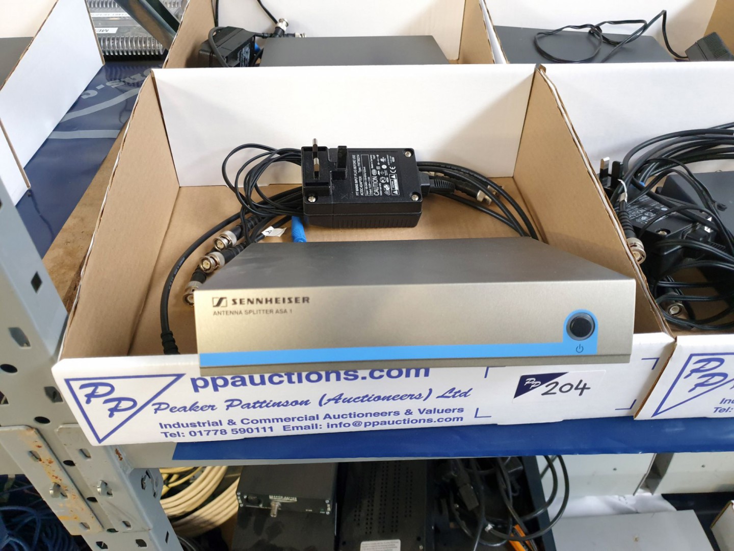 Sennheiser ASA 1 antenna splitter, PSU, cables, 50...