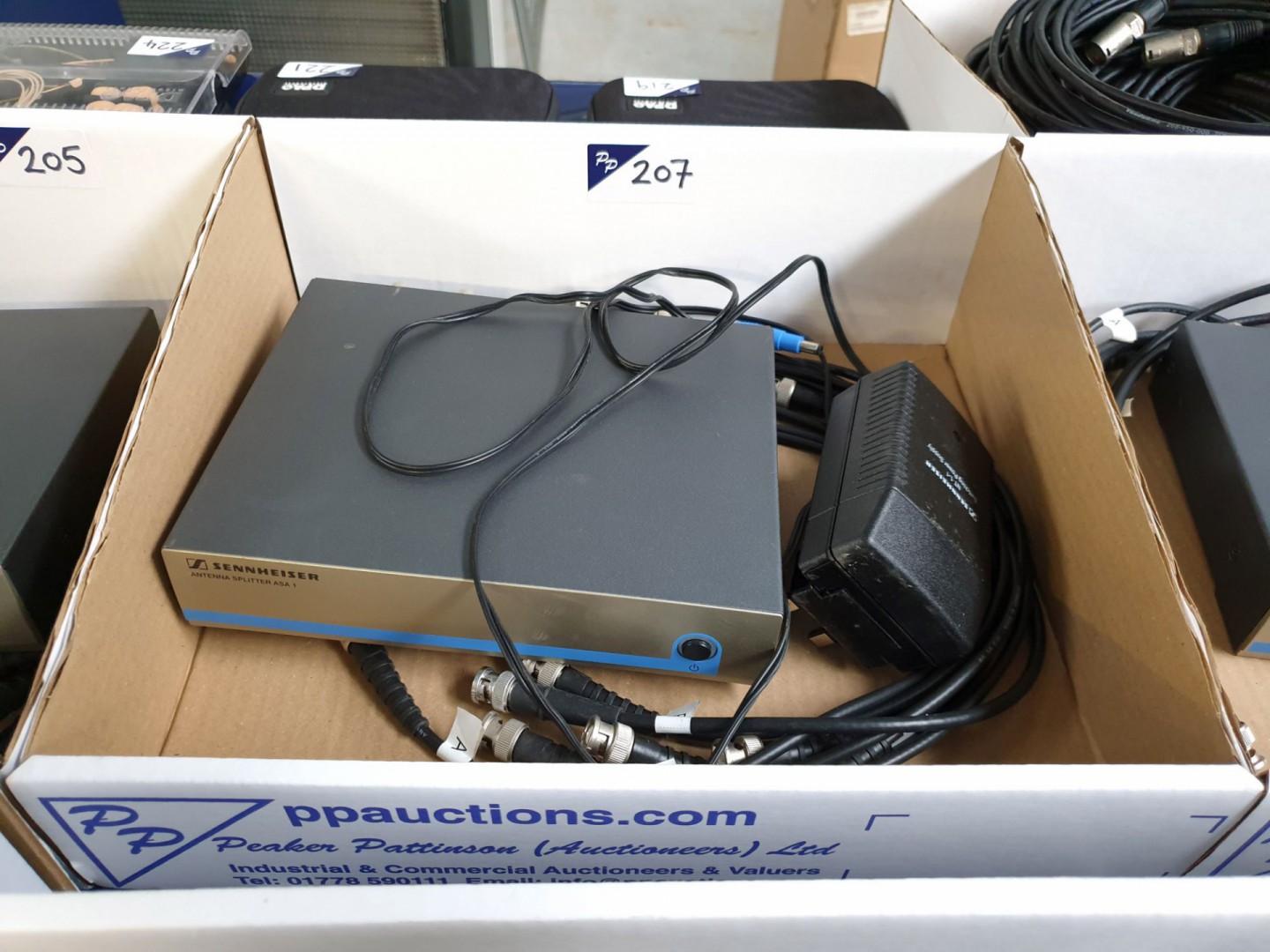 Sennheiser ASA 1 antenna splitter, PSU, cables, 50...