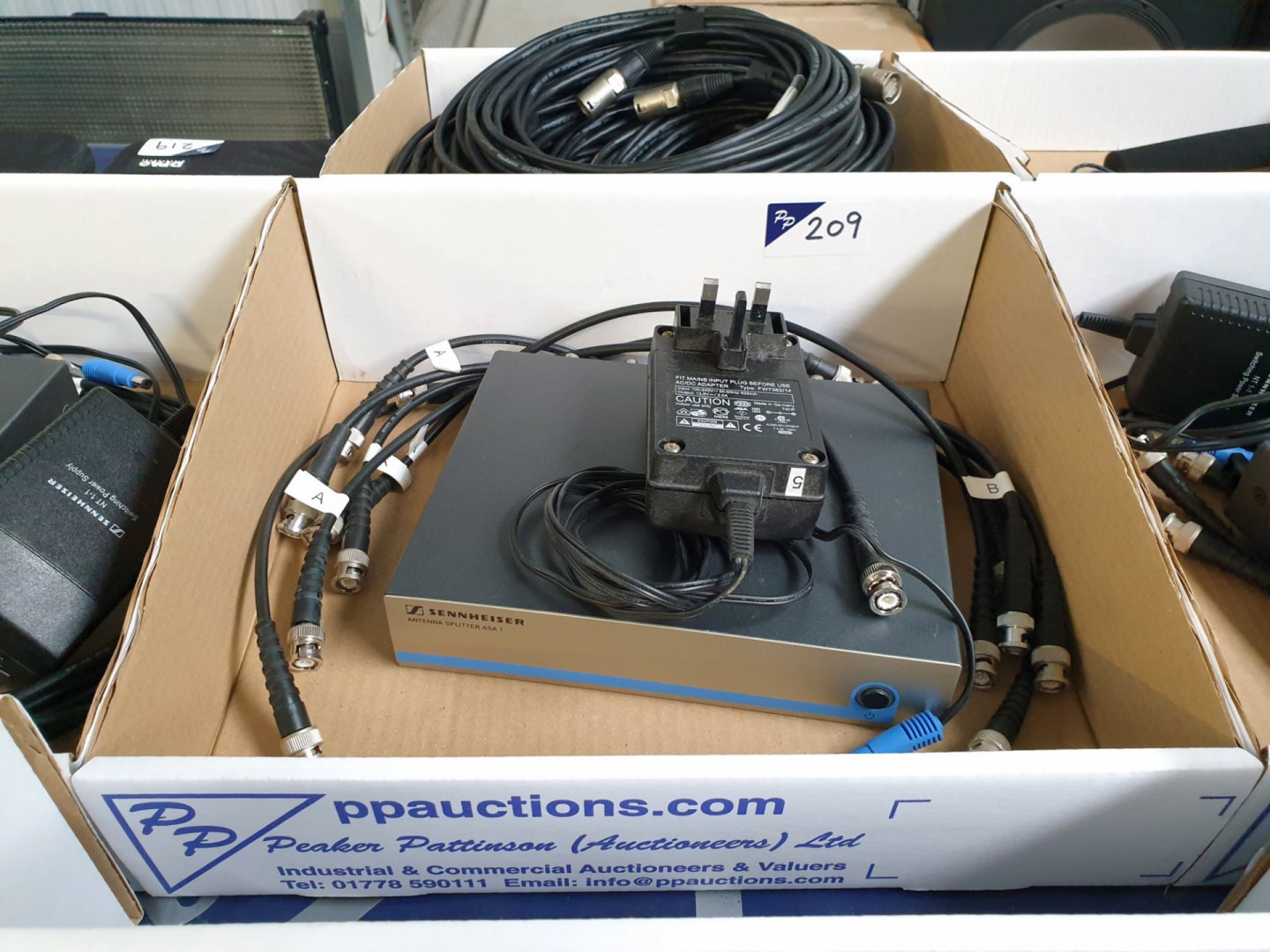 Sennheiser ASA 1 antenna splitter, PSU, cables, 50...