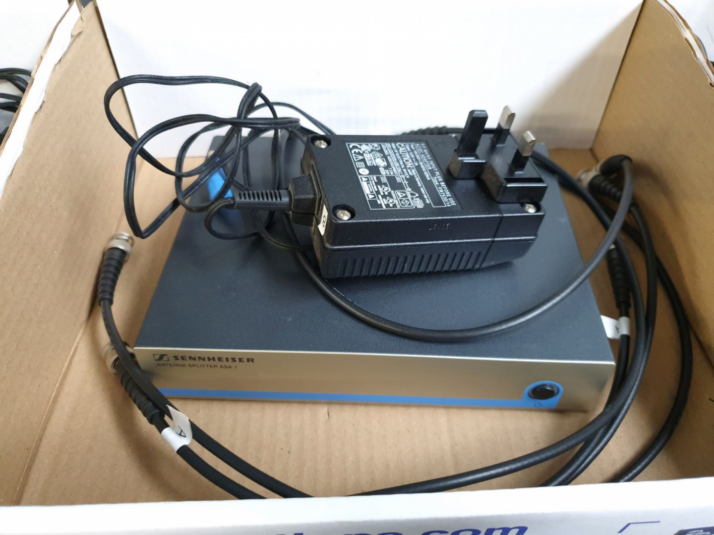 Sennheiser ASA 1 antenna splitter, PSU, cables, 50...