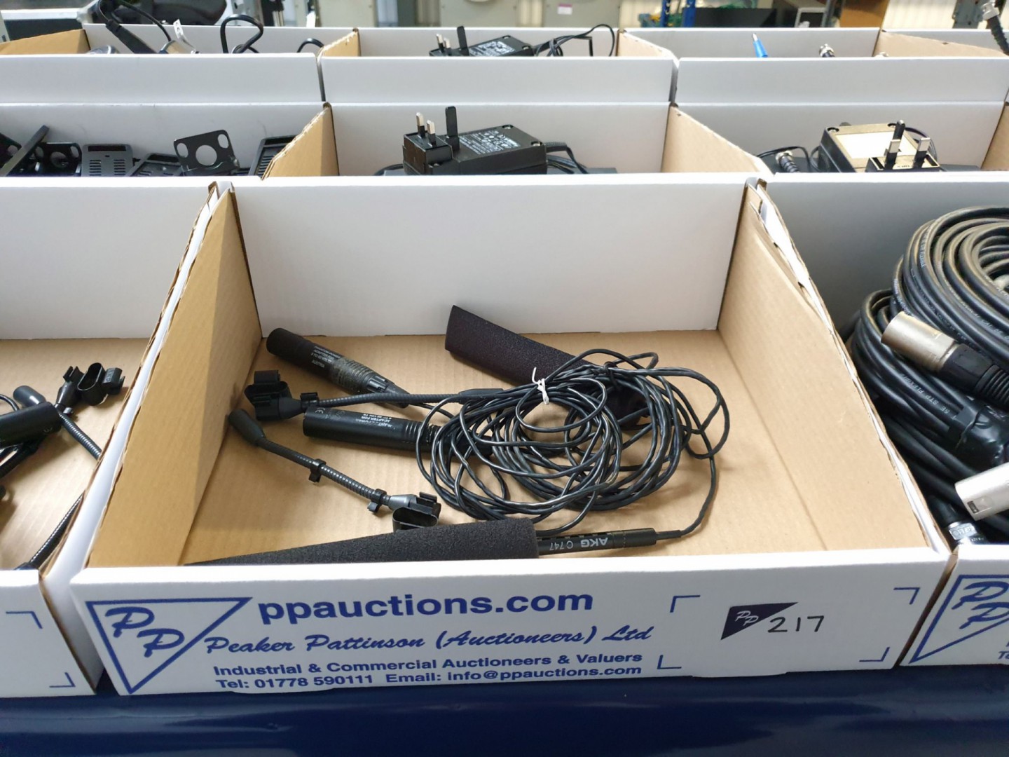 2x AKG C747 microphones with Phantom power adapter...