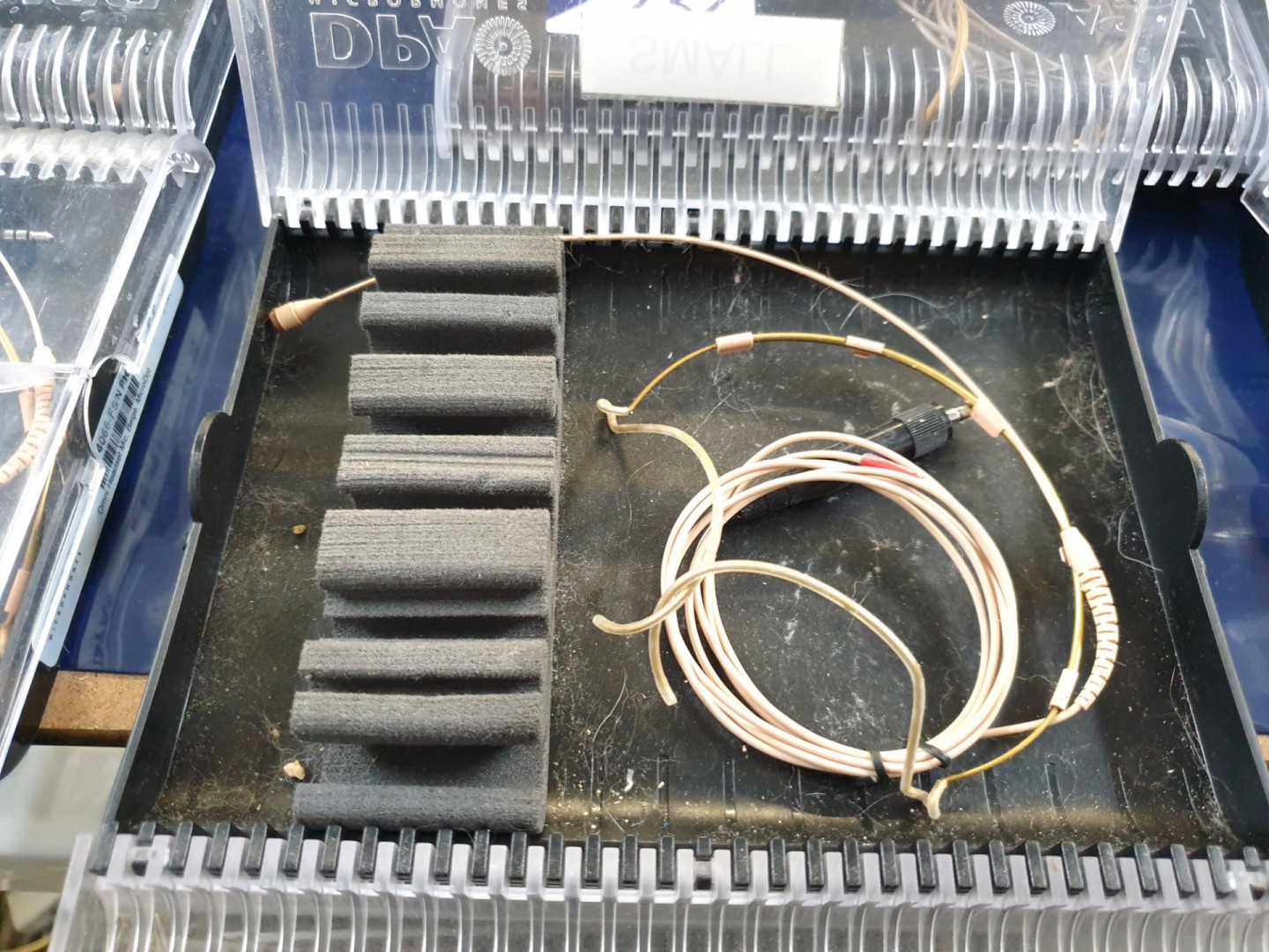 DPA 4066 d:fine headset microphone in case