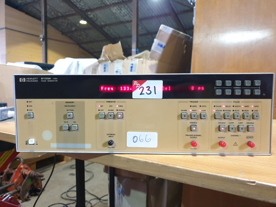 HP 8133A 3GHz pulse generator - lot located at: P...