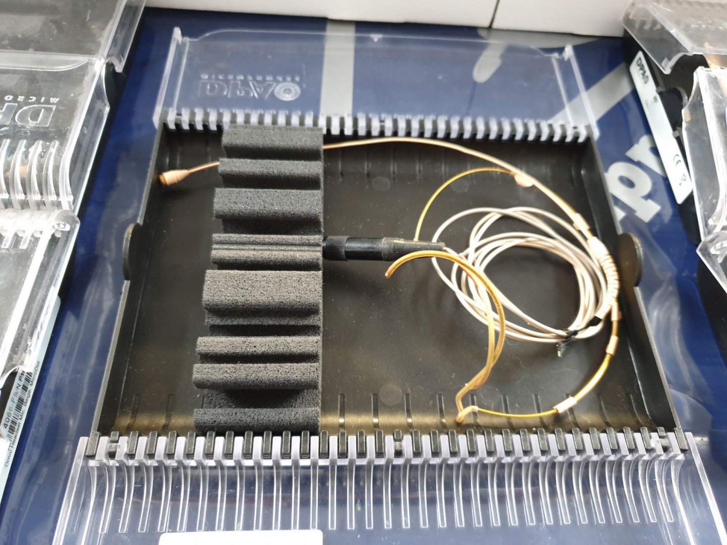 DPA 4066 d:fine headset microphone in case