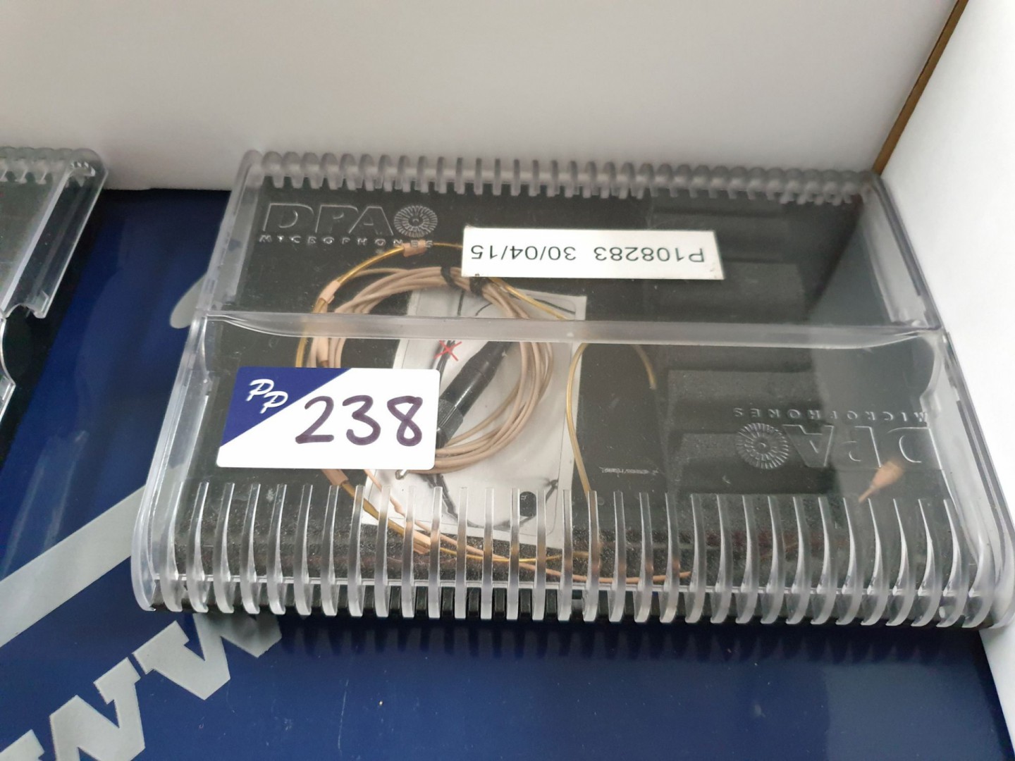 DPA 4066 d:fine headset microphone in case