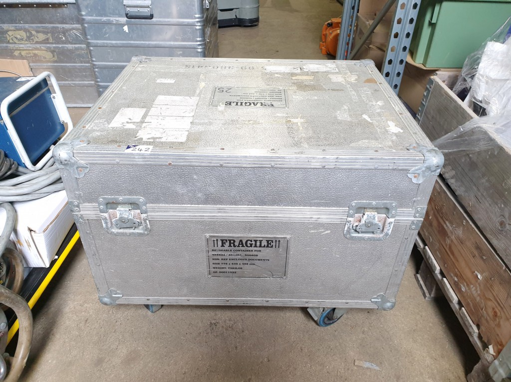 Aluminium transit / flight case on wheels, 776x636...