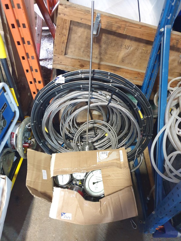 Qty of high pressure hoses, gauges & couplings