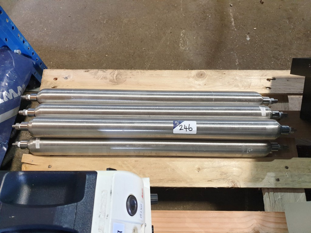 4x Swagel 316L-500F4-500 stainless steel cylinders