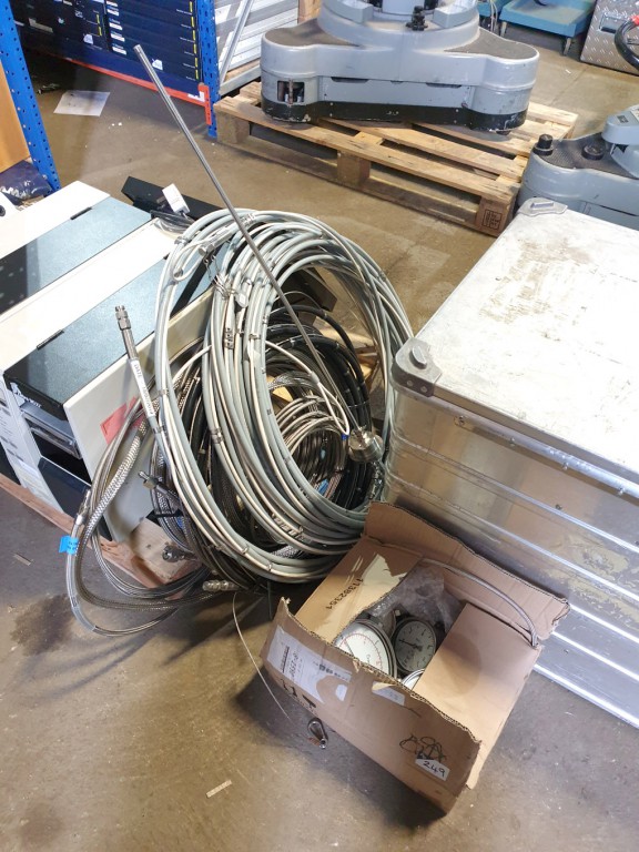 Qty of high pressure hoses, gauges & couplings