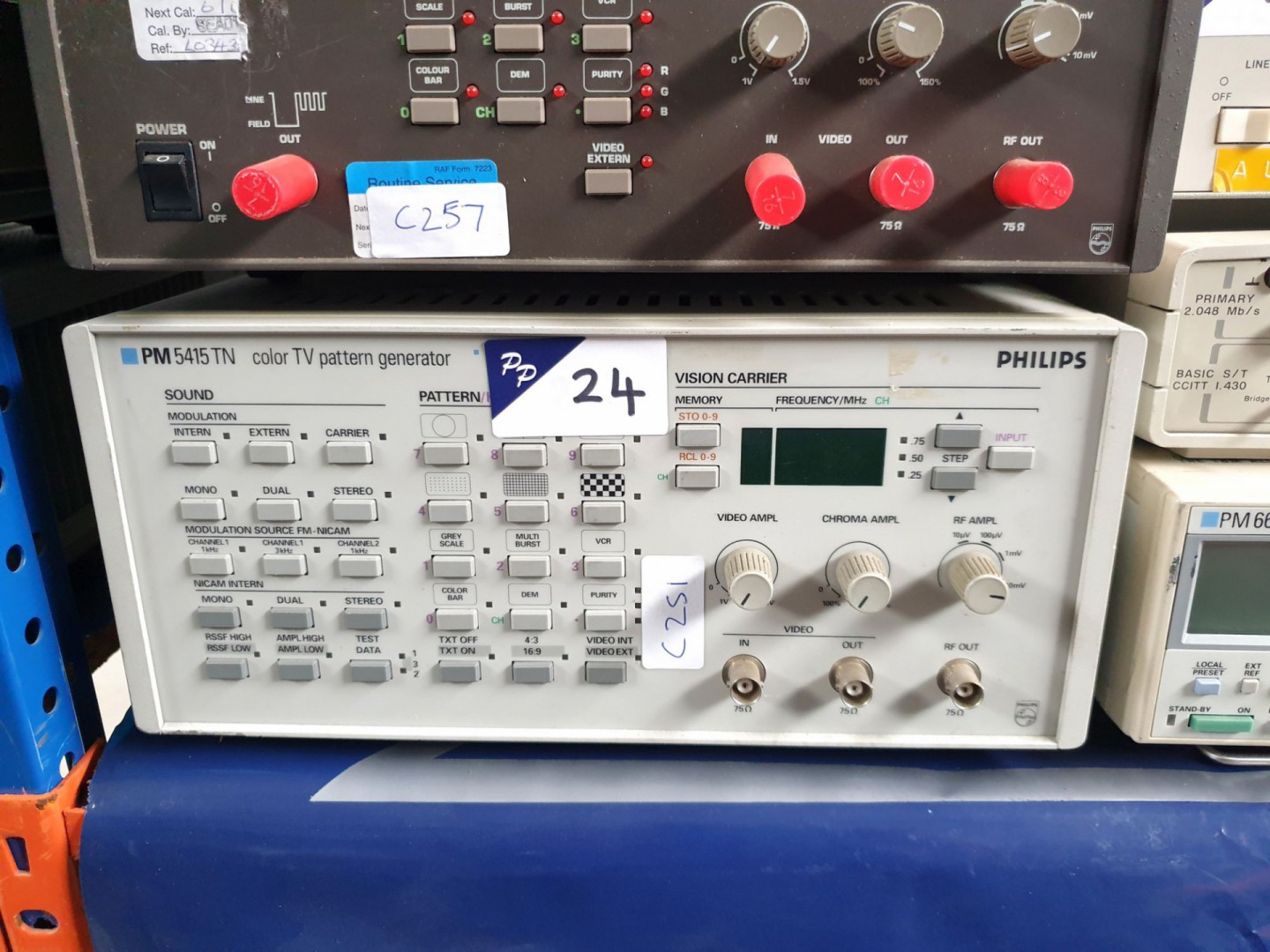 Philips PM 5415TN pattern generator, video out (C2...