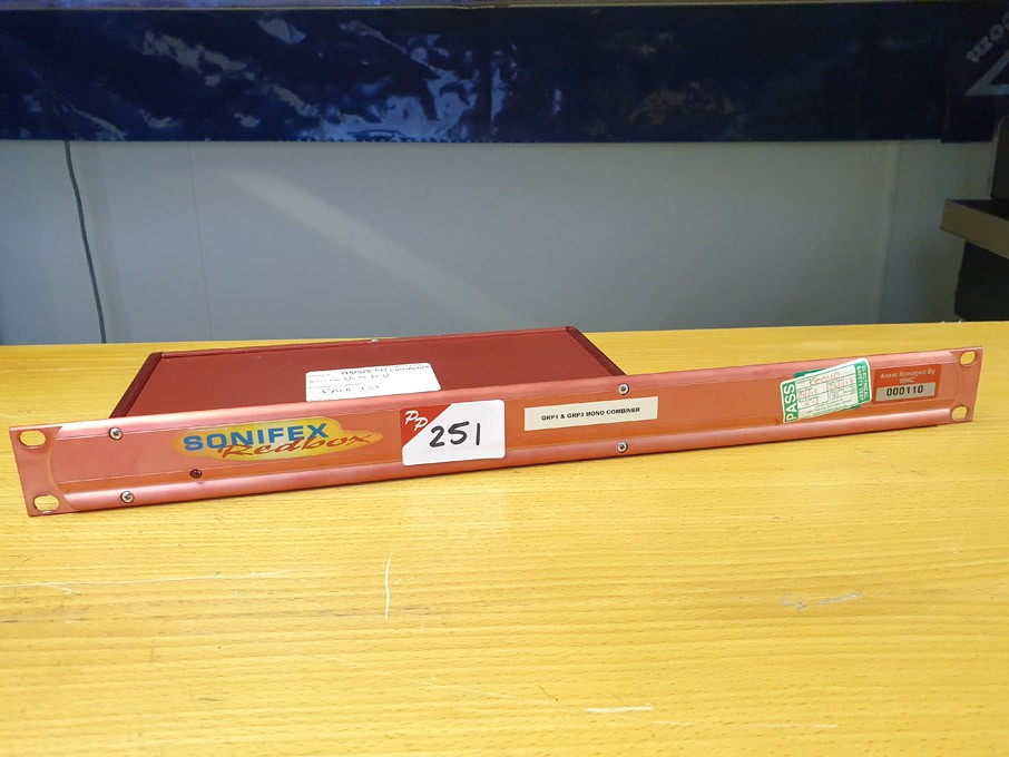 Soniflex RB-SM2 stereo to mono convertor - lot loc...