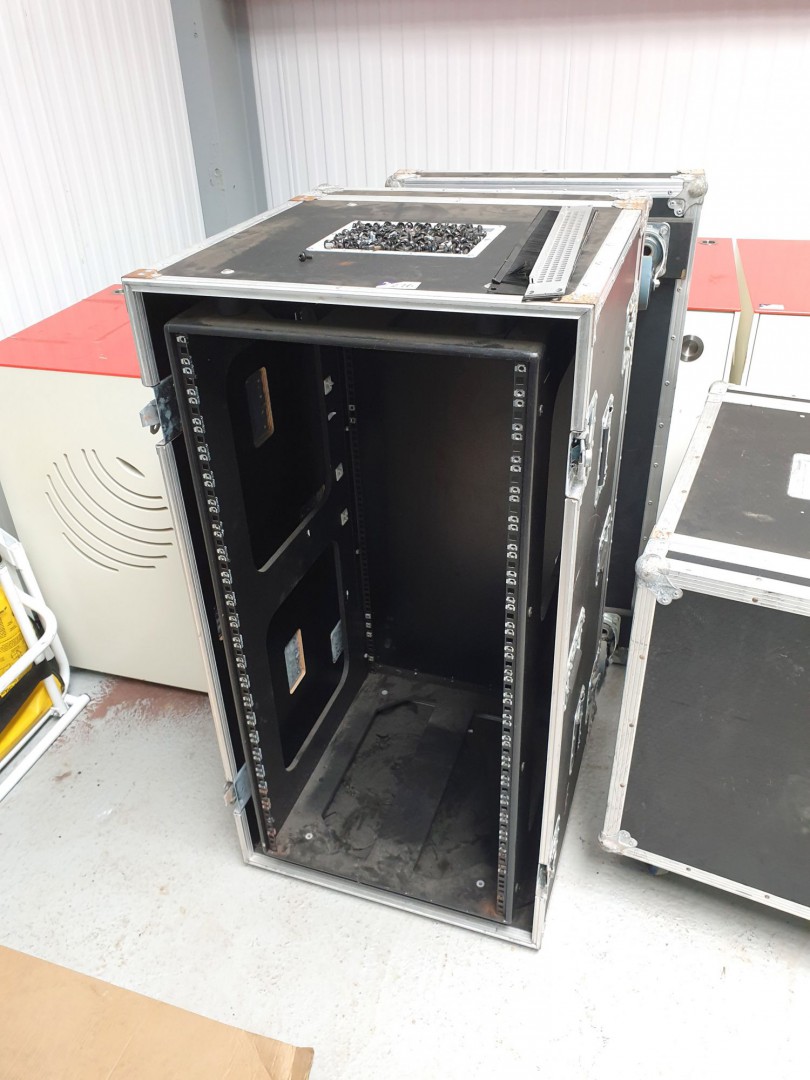 Mobile anti-vibration black transit case, 630x1220...