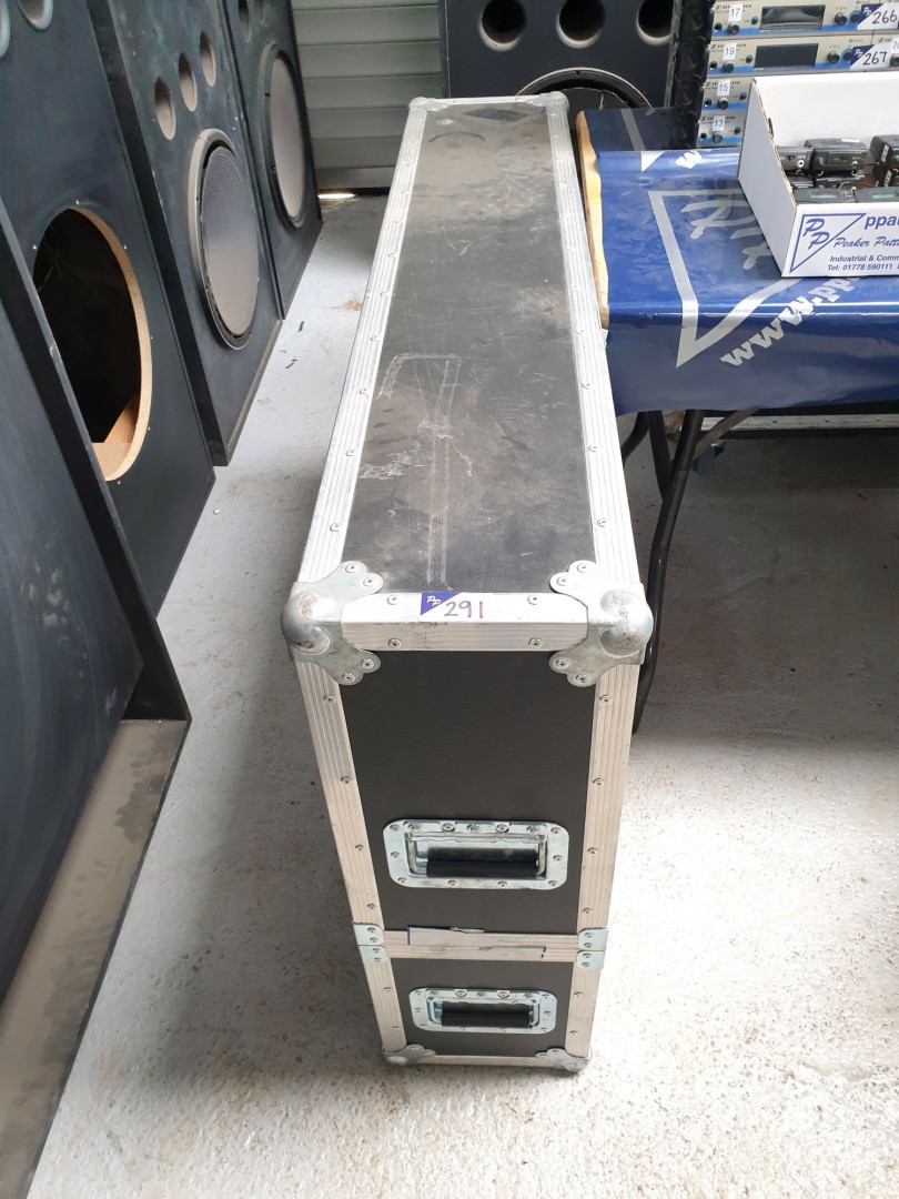 Sim2 Multimedia monitor in flight stoage case (201...