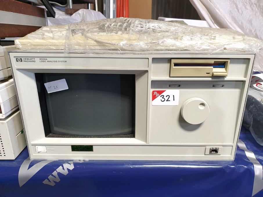HP 16500A logic analysis system with keyboard - lo...