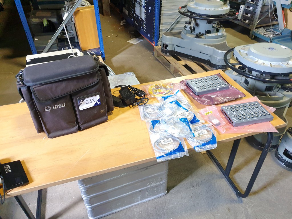 Agilent J6827A BNC monitor tap with cables in carr...
