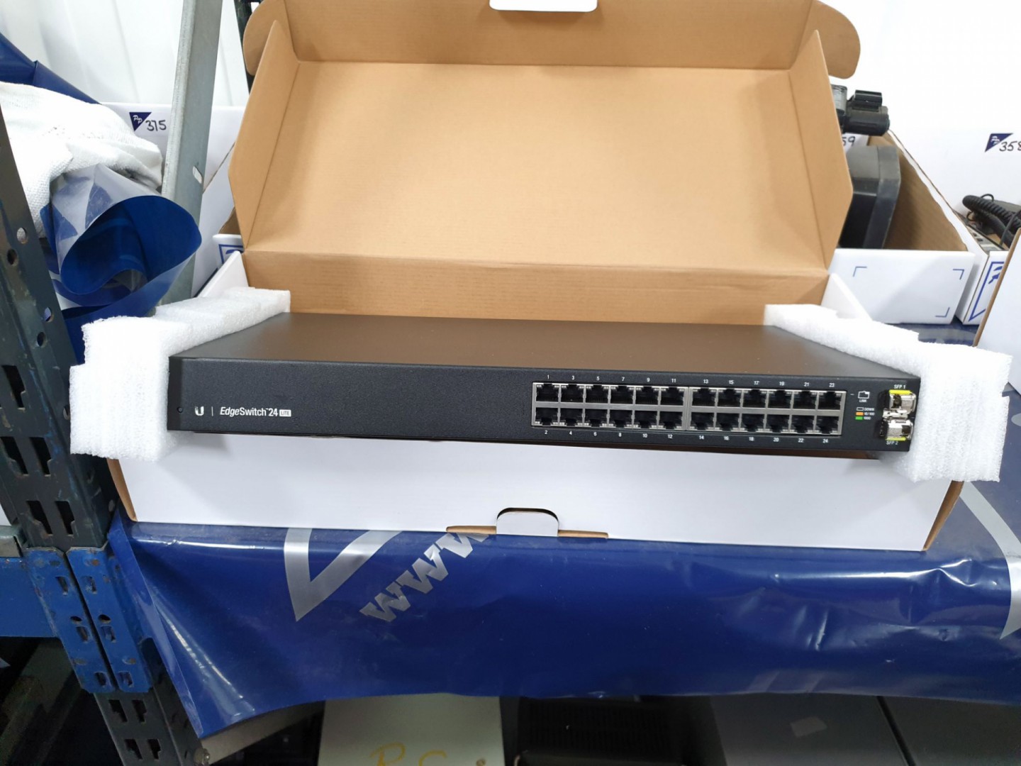 Ubiquiti Edgeswitch 24 Lite network switch (boxed)