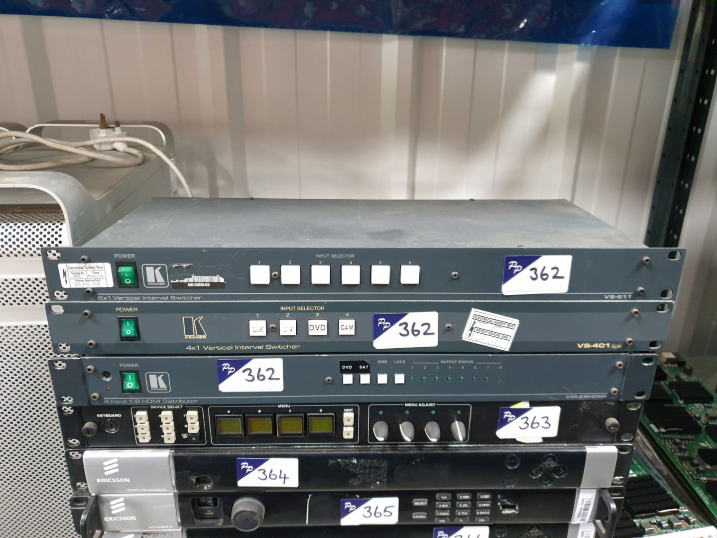 Kramer VS-611 internal switcher, VS-401 XLM intern...