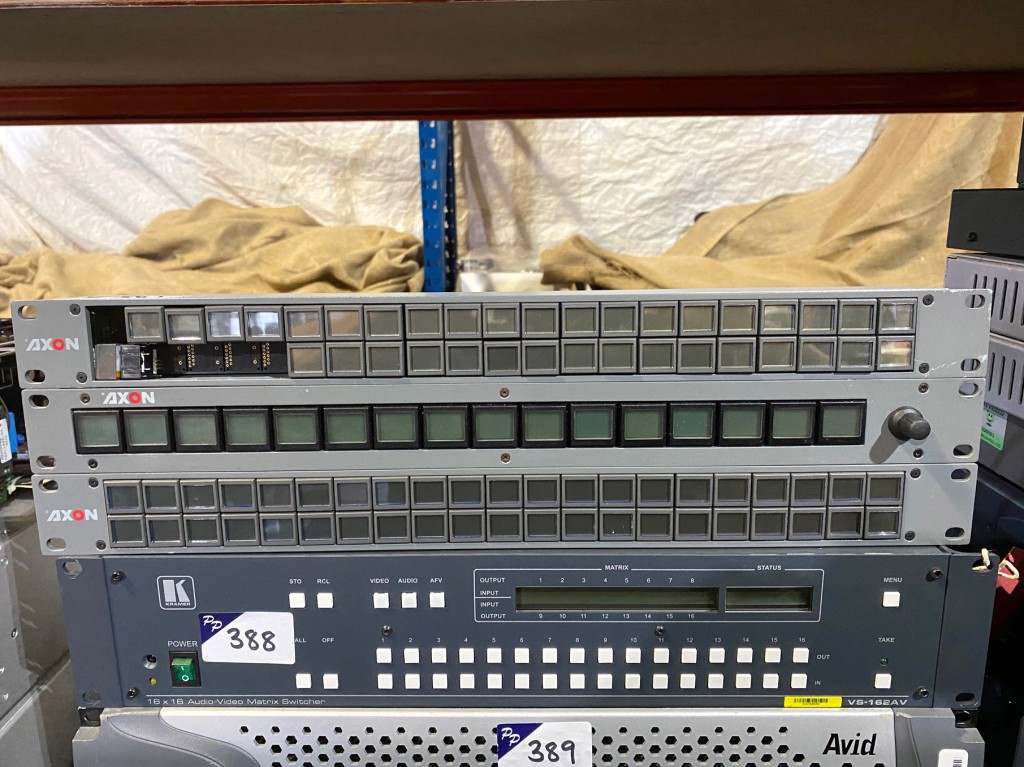 3x Devlin F1-KSA-042-040 Axon key panel (1 missing...