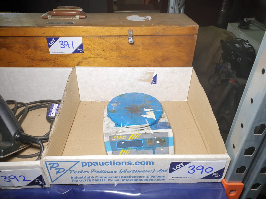 Kern EMB-2200-0 digital scales, 2200g max - lot lo...