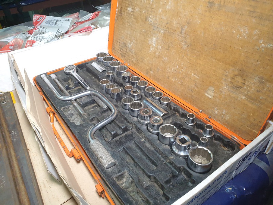 Draper socket set in carry case (some parts missin...