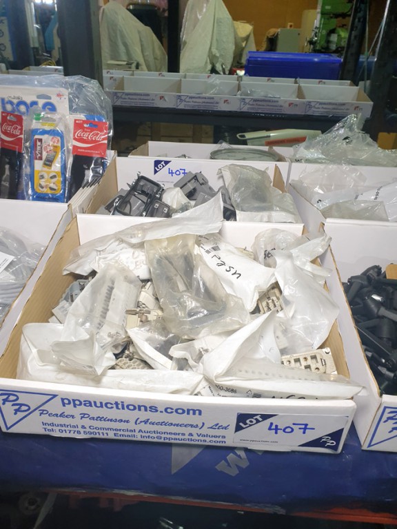 Qty various Harting sockets & connectors in 2 boxe...