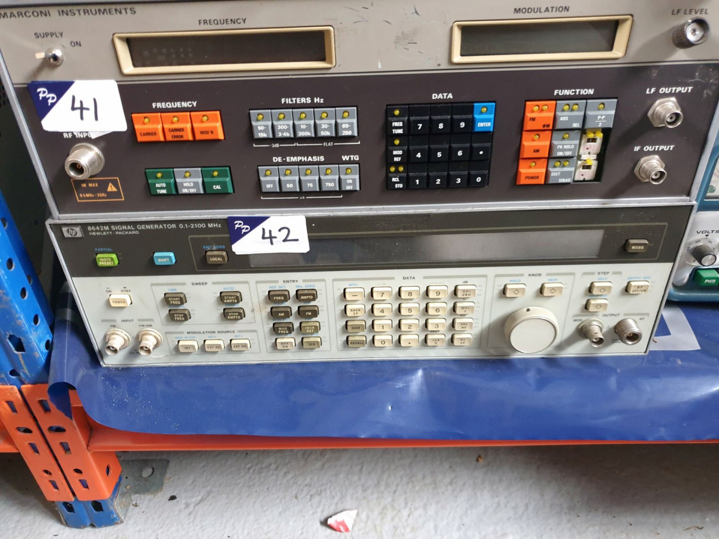 HP 8642M signal generator, 0.1-2100 MHz (C21)