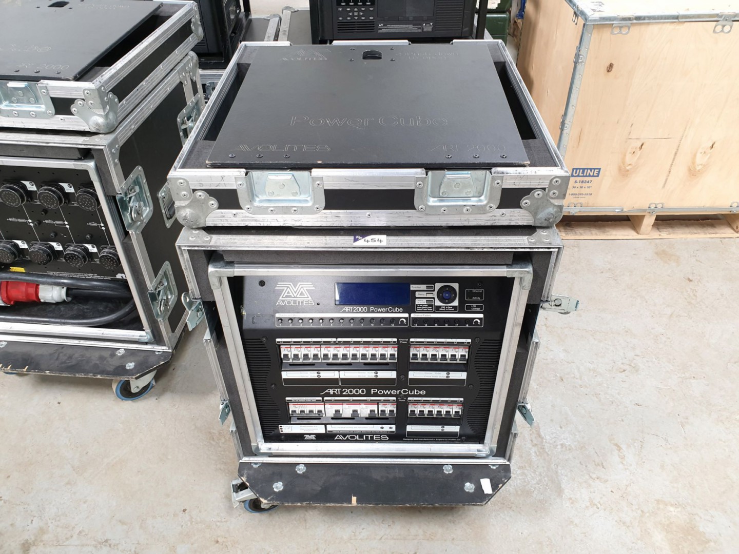 Avolites Art 2000 power cube, 16 pin Socapex outle...