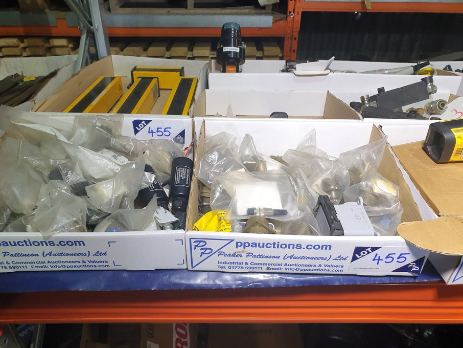 Qty various connectors, sockets etc in 2 boxes - l...