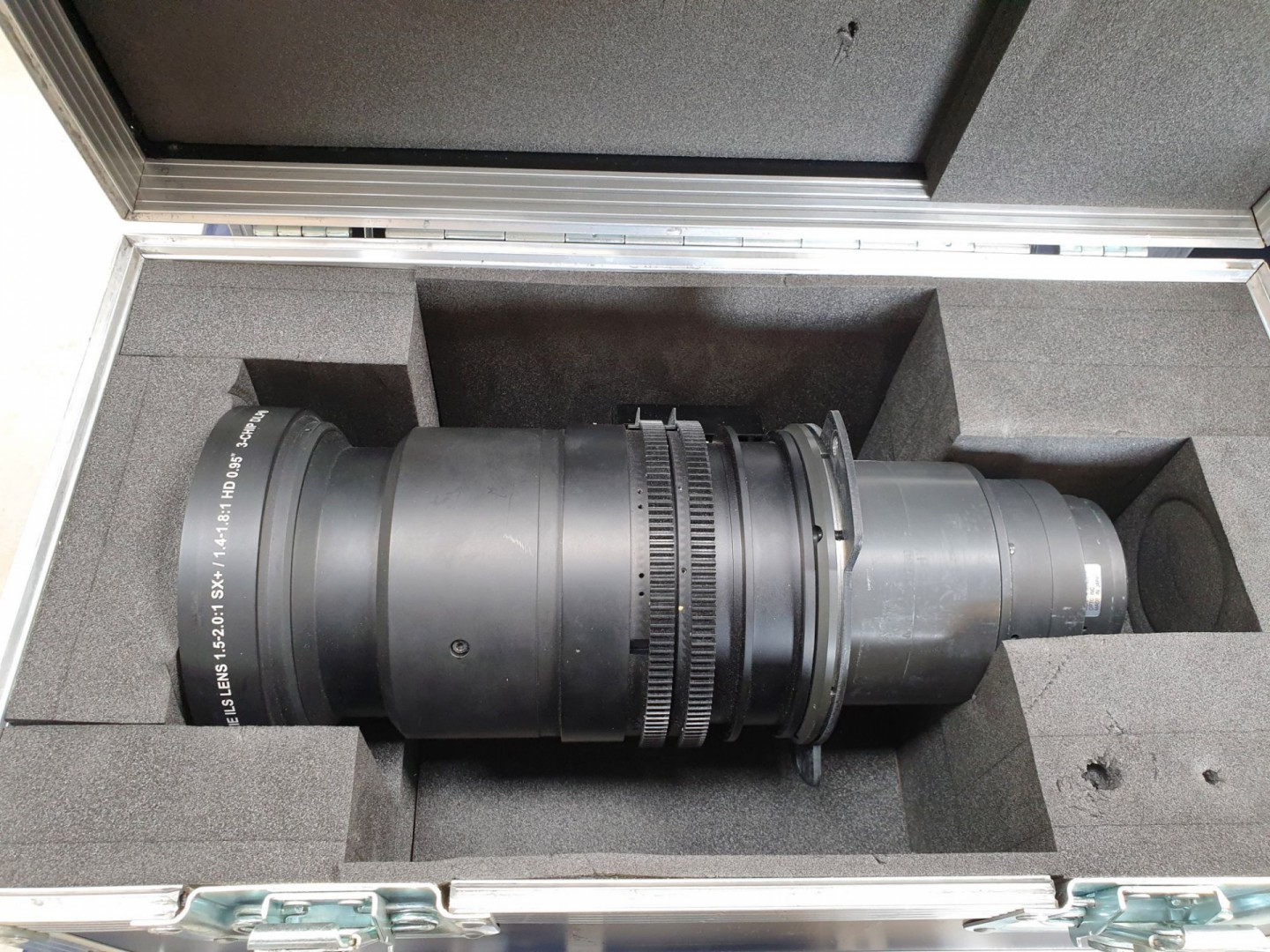 Christie ILS Lens, 1.5-2.0:1 / 1.4-1.8:1 HD, 0.95"...