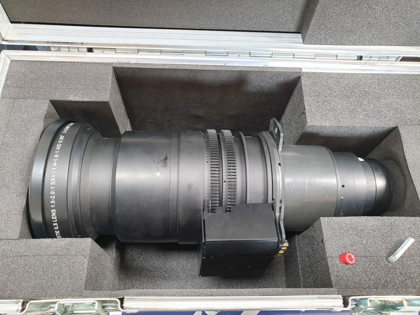 Christie ILS Lens, 1.5-2.0:1 / 1.4-1.8:1 HD, 0.95"...