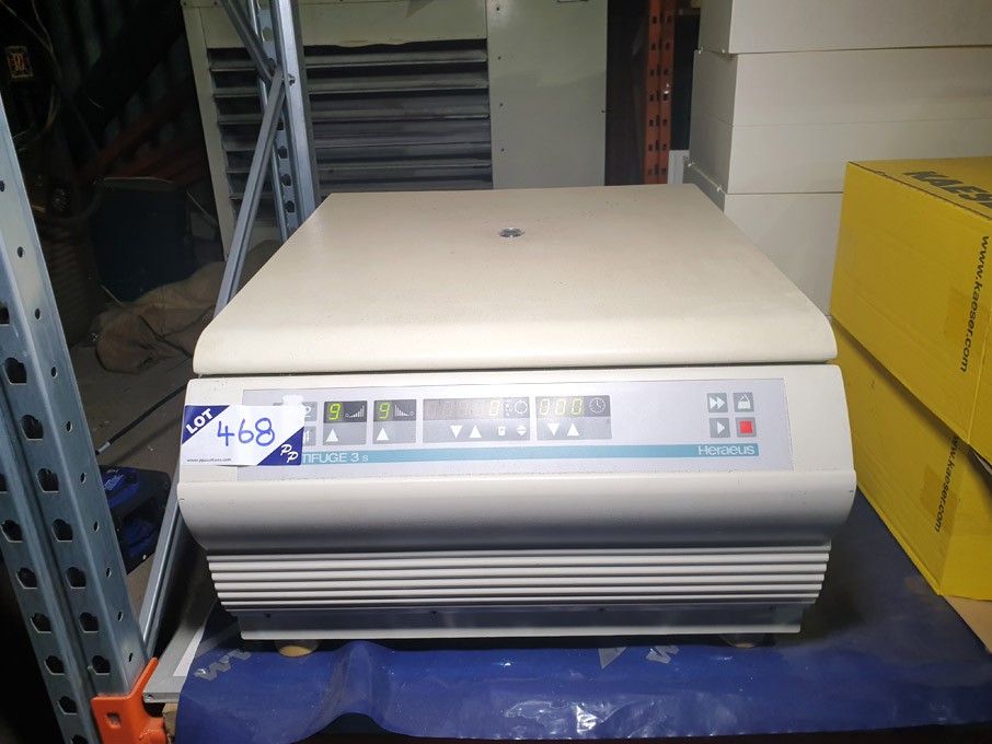 Thermo Multifuge 3S centrifuge (powers up & runs)...